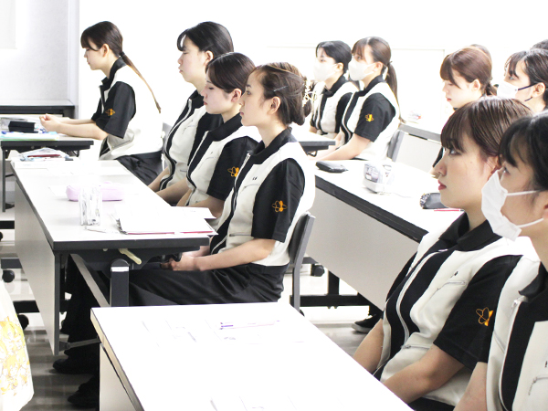 講義で基礎を学びます♪